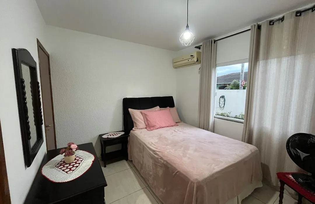 Casa compartilhada com suíte privativa-1