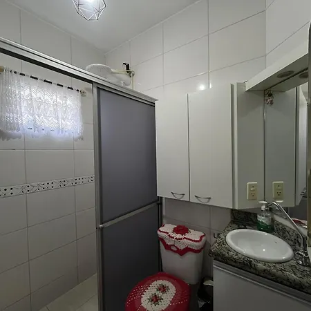 Casa compartilhada com suíte privativa-3
